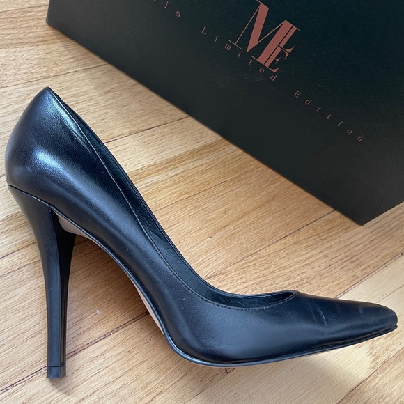 Mia Limited Edition Leather Black Venus Pumps in size 7 1/2M with box. - Picture 4 of 11